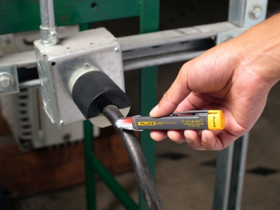 Fluke LVD2 Détecteur De Tension AC Sans Contact Et Torche LED 90V à 600V AC – Image 4